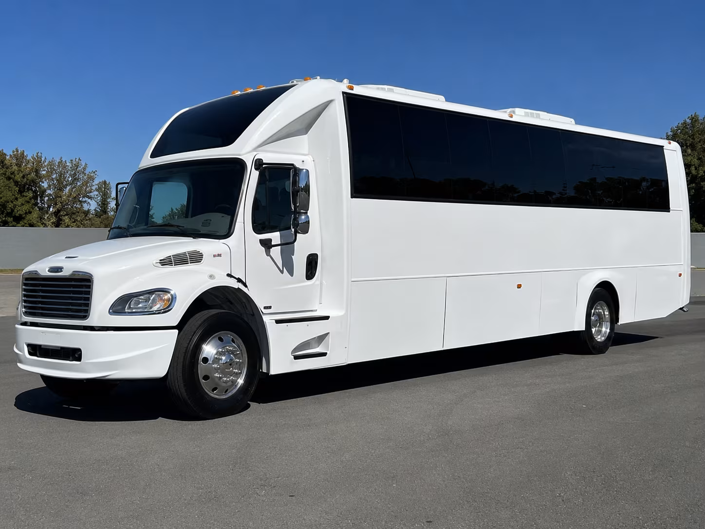 Glendale Birthday, Sweet 16, & Quinceañera Transportation party bus exterior