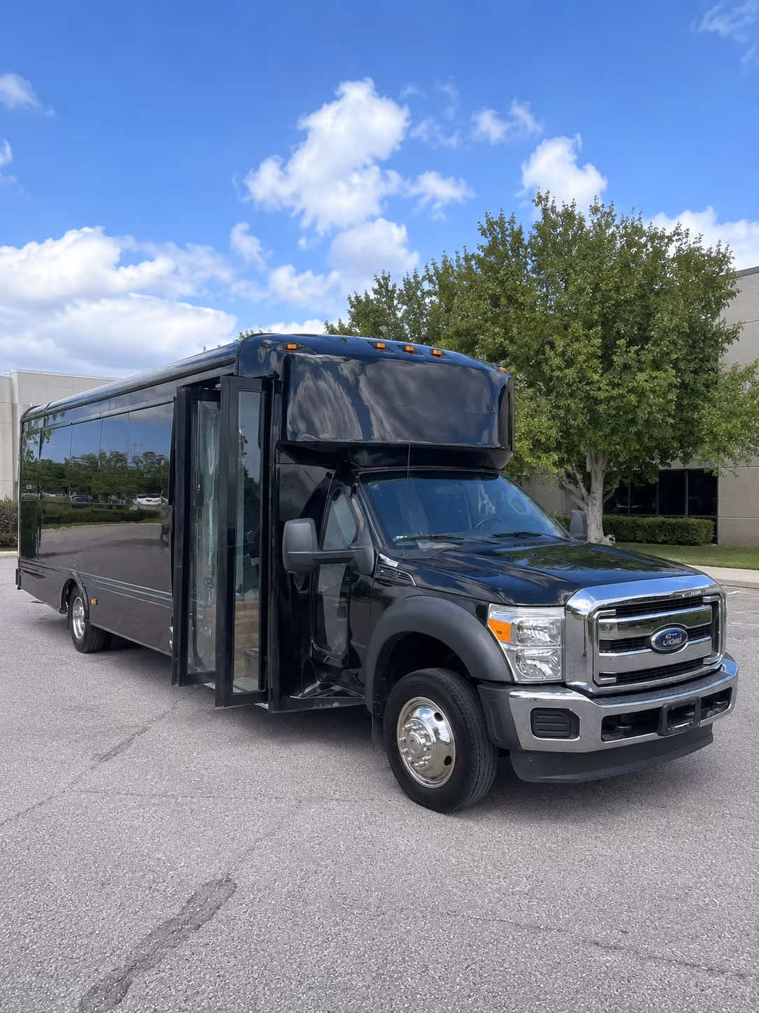 Glendale Winery Tour & Pub Crawl Transportation party bus exterior